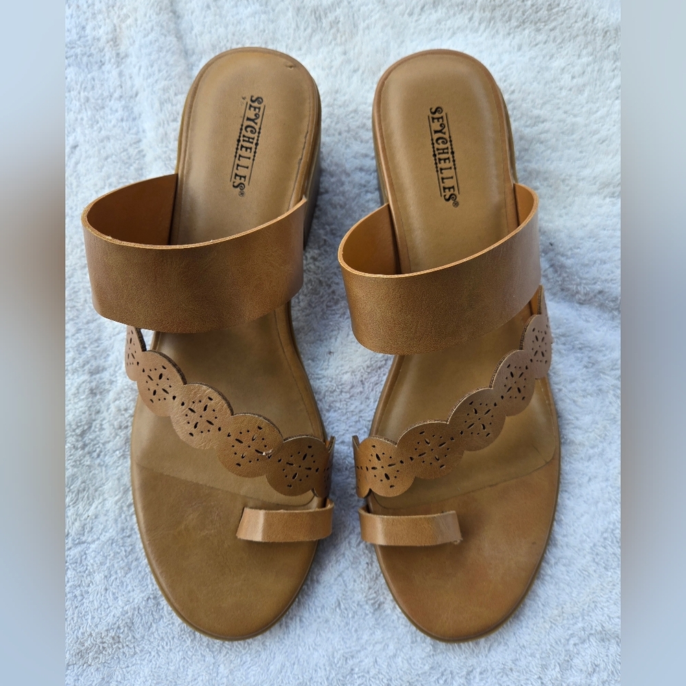 Seychelles Women's Brown Scalloped Sandals - Picture 2 of 6